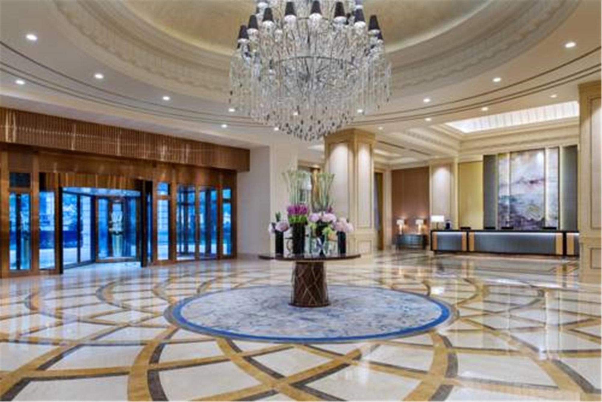 Superior King Room with Club Access